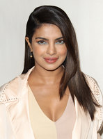 Priyanka Chopra Sweatshirt #2849009