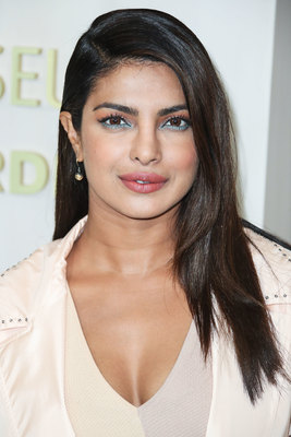 Priyanka Chopra Poster 2849075