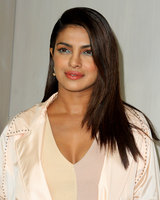 Priyanka Chopra t-shirt #2849080
