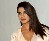 Priyanka Chopra Sweatshirt #2849198