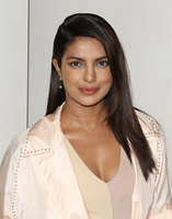 Priyanka Chopra t-shirt #2849384