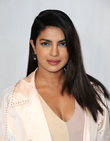 Priyanka Chopra Sweatshirt #2849403
