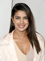 Priyanka Chopra Sweatshirt #2849409