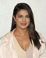 Priyanka Chopra Sweatshirt #2849416