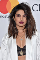 Priyanka Chopra Sweatshirt #2995587
