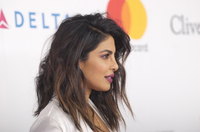 Priyanka Chopra Sweatshirt #2995592