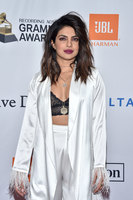Priyanka Chopra Sweatshirt #2995593