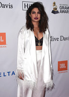 Priyanka Chopra Sweatshirt #2995634