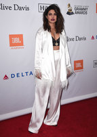 Priyanka Chopra Sweatshirt #2995635