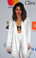 Priyanka Chopra Sweatshirt #2995645