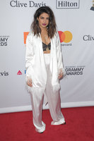 Priyanka Chopra Sweatshirt #2995655