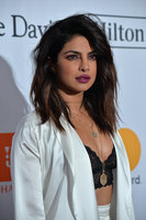 Priyanka Chopra Sweatshirt #2995670