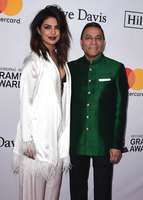 Priyanka Chopra Sweatshirt #2995671
