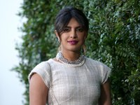 Priyanka Chopra Sweatshirt #3266067