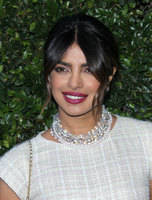 Priyanka Chopra t-shirt #3297786