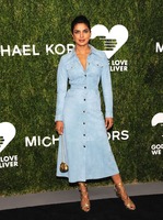 Priyanka Chopra Sweatshirt #3744052