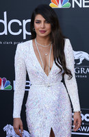 Priyanka Chopra Sweatshirt #3833998