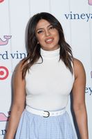 Priyanka Chopra t-shirt #3834008