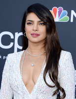 Priyanka Chopra Sweatshirt #3834016