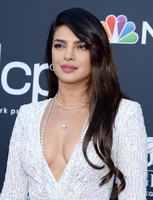 Priyanka Chopra Sweatshirt #3834022