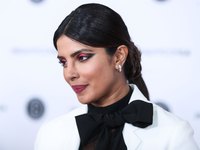 Priyanka Chopra Sweatshirt #3863444