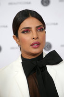Priyanka Chopra Sweatshirt #3863455