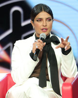 Priyanka Chopra Sweatshirt #3863471