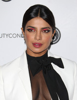 Priyanka Chopra Sweatshirt #3863502