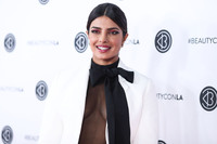 Priyanka Chopra Sweatshirt #3863514