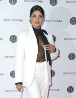 Priyanka Chopra Sweatshirt #3863555