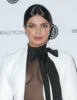Priyanka Chopra Sweatshirt #3863573