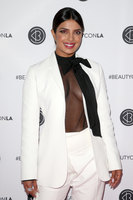 Priyanka Chopra Sweatshirt #3863588