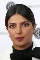 Priyanka Chopra Sweatshirt #3863602
