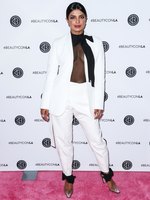 Priyanka Chopra Sweatshirt #3863609
