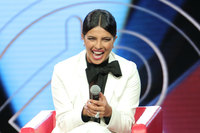 Priyanka Chopra Sweatshirt #3863613