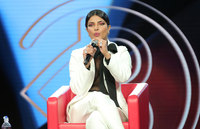 Priyanka Chopra Sweatshirt #3863618