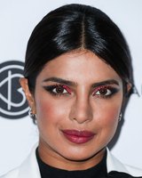 Priyanka Chopra Sweatshirt #3863620