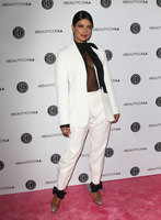 Priyanka Chopra Sweatshirt #3863625
