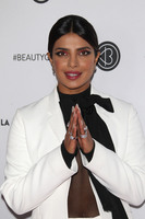 Priyanka Chopra Sweatshirt #3863640