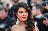 Priyanka Chopra Sweatshirt #3863665