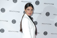 Priyanka Chopra Sweatshirt #3863683