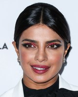 Priyanka Chopra Sweatshirt #3863696