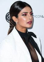 Priyanka Chopra Sweatshirt #3863699