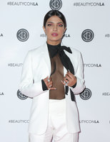 Priyanka Chopra Sweatshirt #3863710