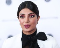 Priyanka Chopra Sweatshirt #3863713