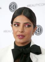 Priyanka Chopra Sweatshirt #3863714