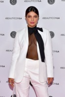Priyanka Chopra Sweatshirt #3890166