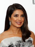 Priyanka Chopra Sweatshirt #3890171