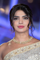 Priyanka Chopra hoodie #3912960