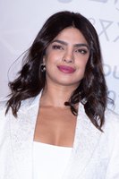 Priyanka Chopra Sweatshirt #3912967